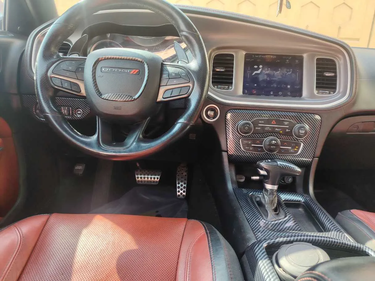 Car image 19