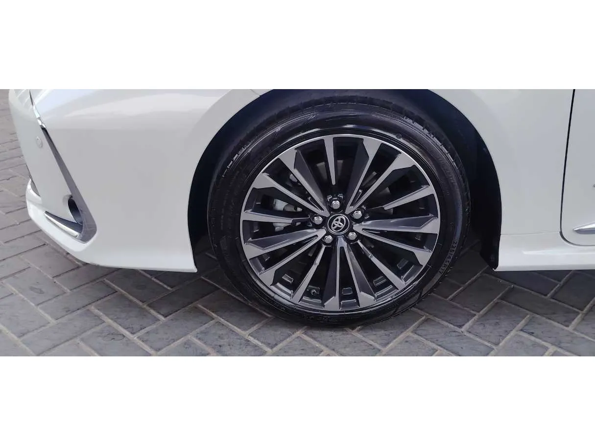 Car image 10