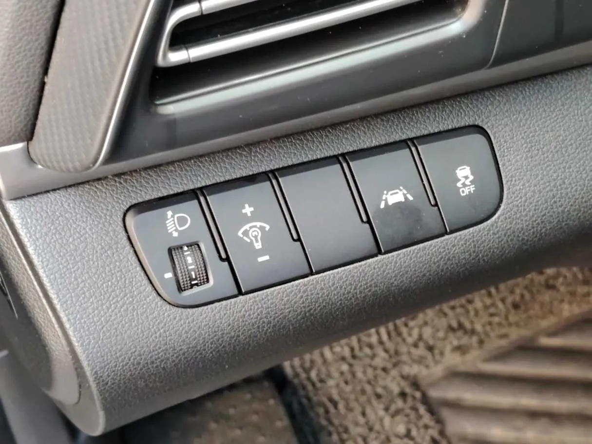 Car image 27