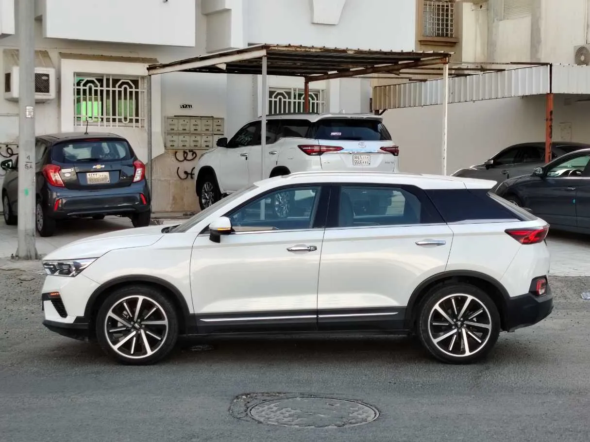 Car image 8