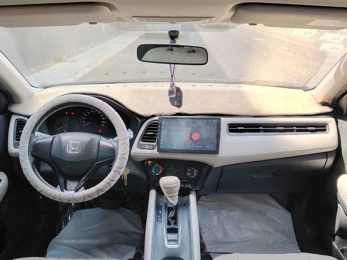 Car image 15