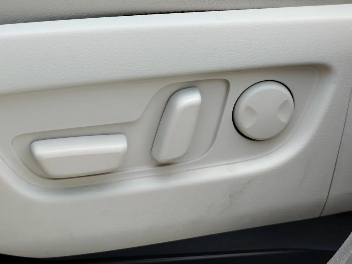 Car image 33