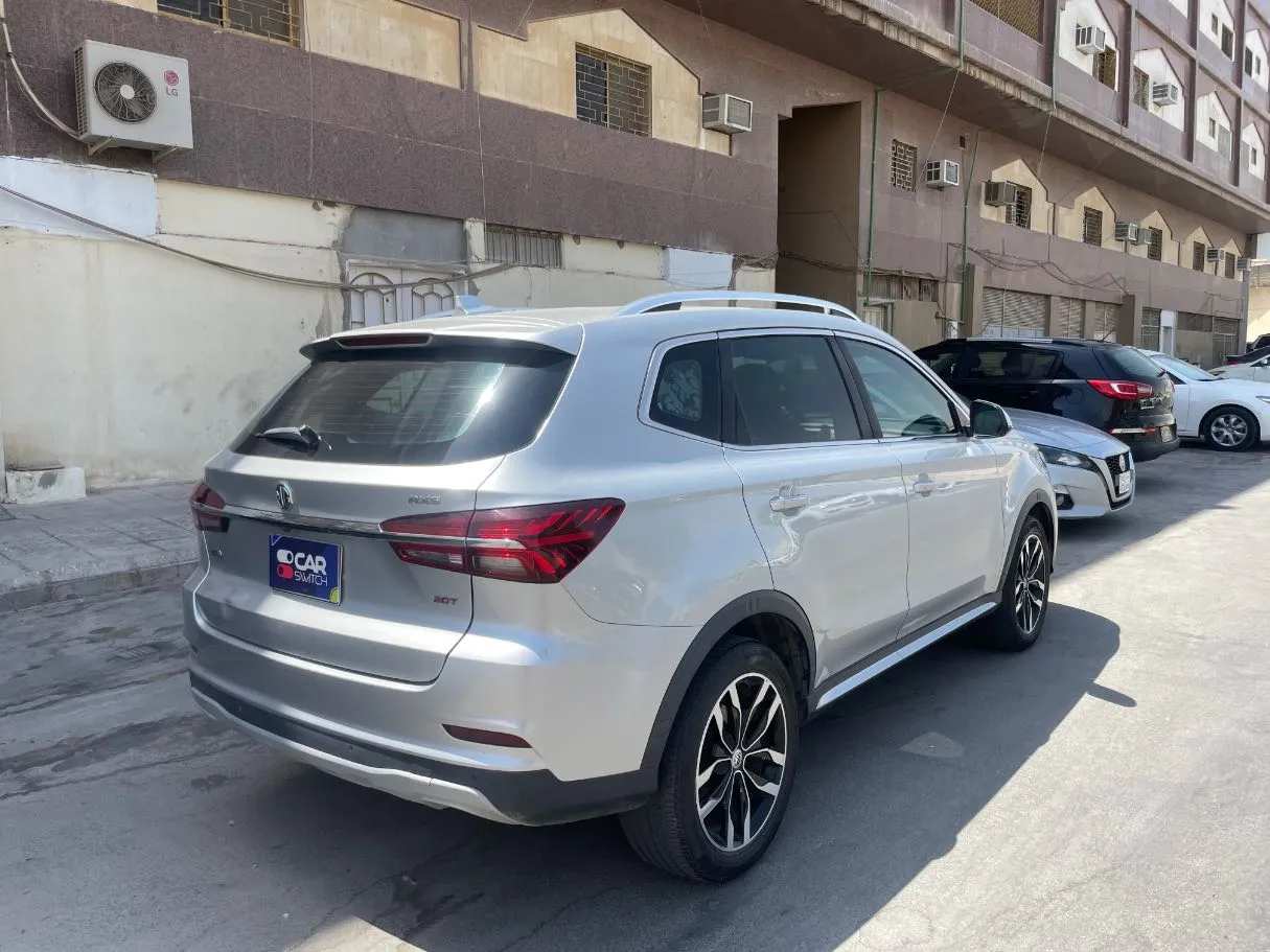 Car image 5