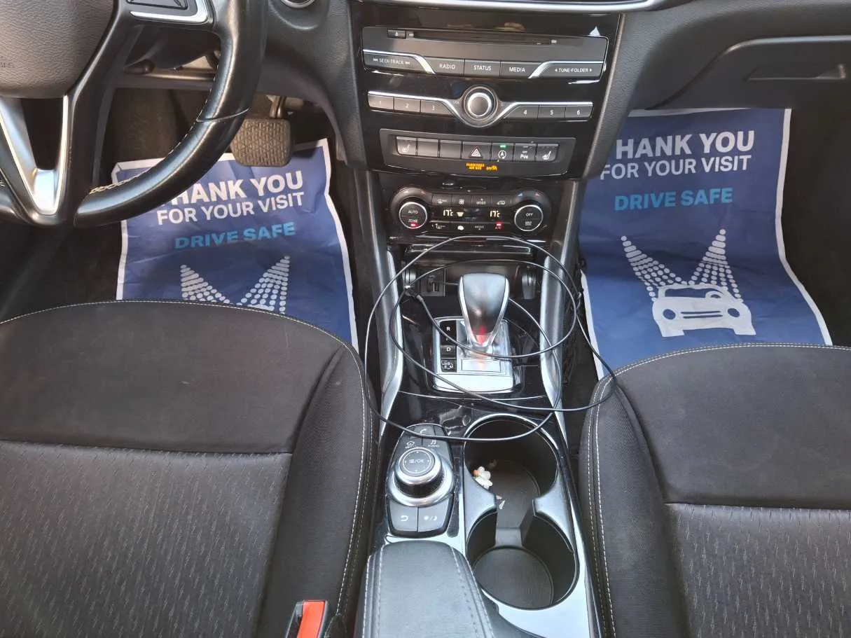 Car image 15