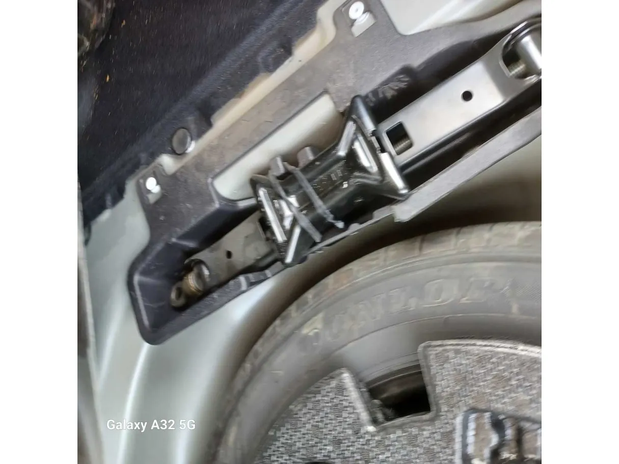 Car image 26