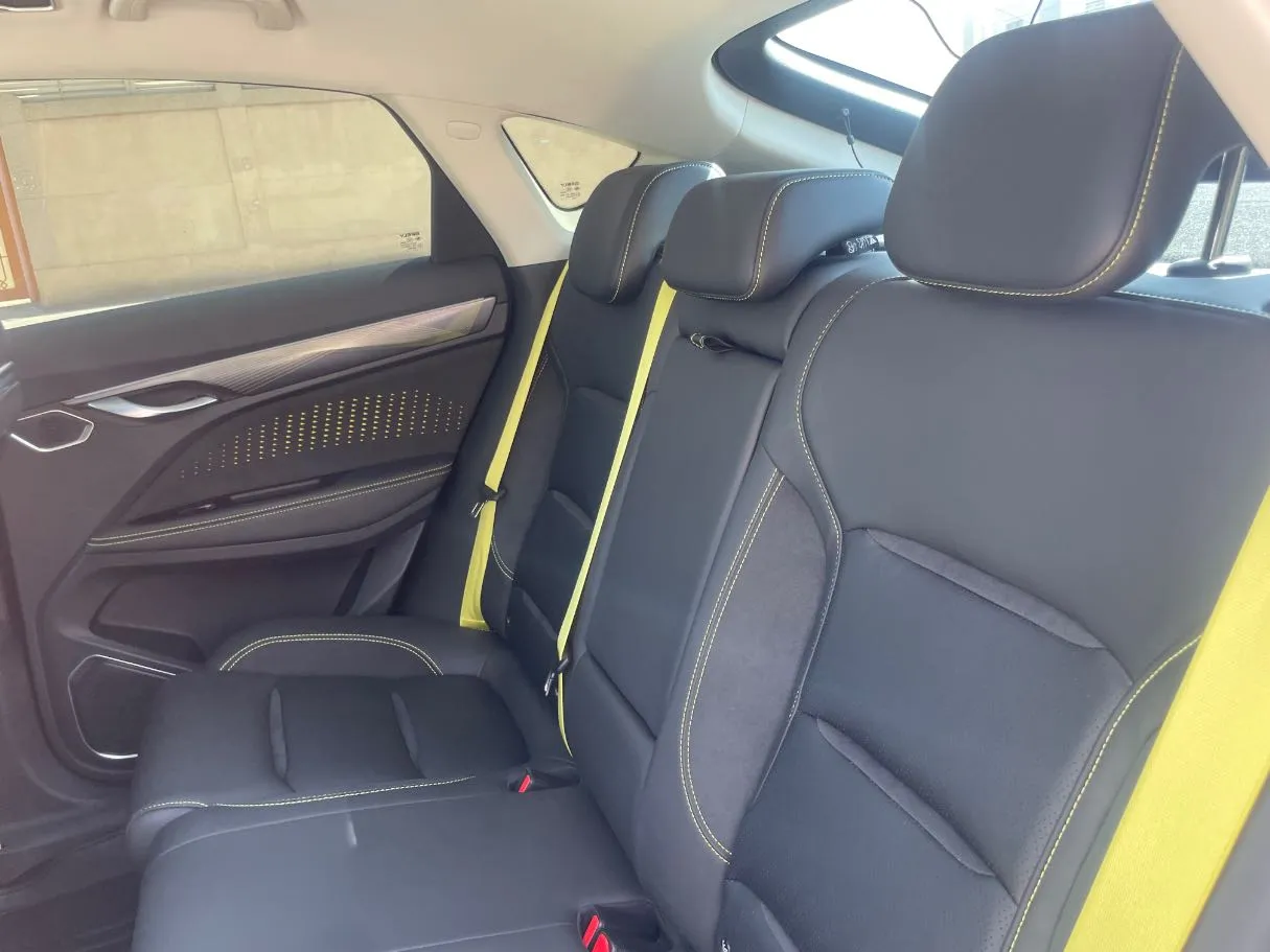 Car image 16