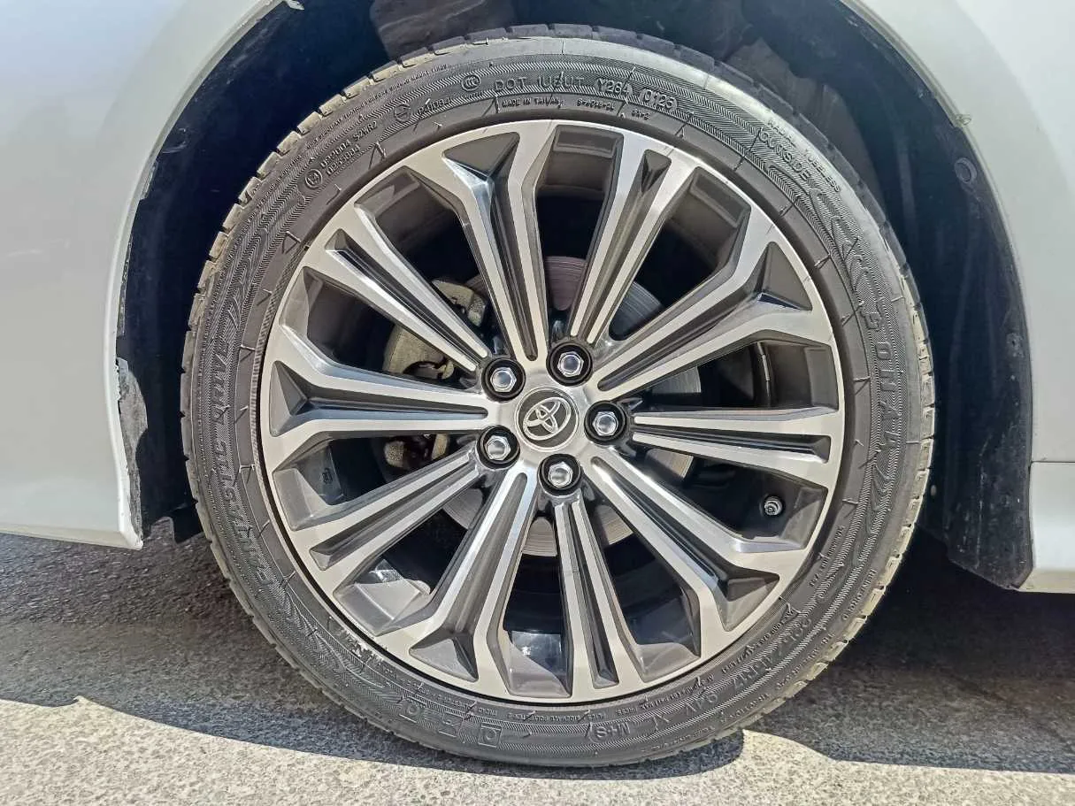 Car image 10