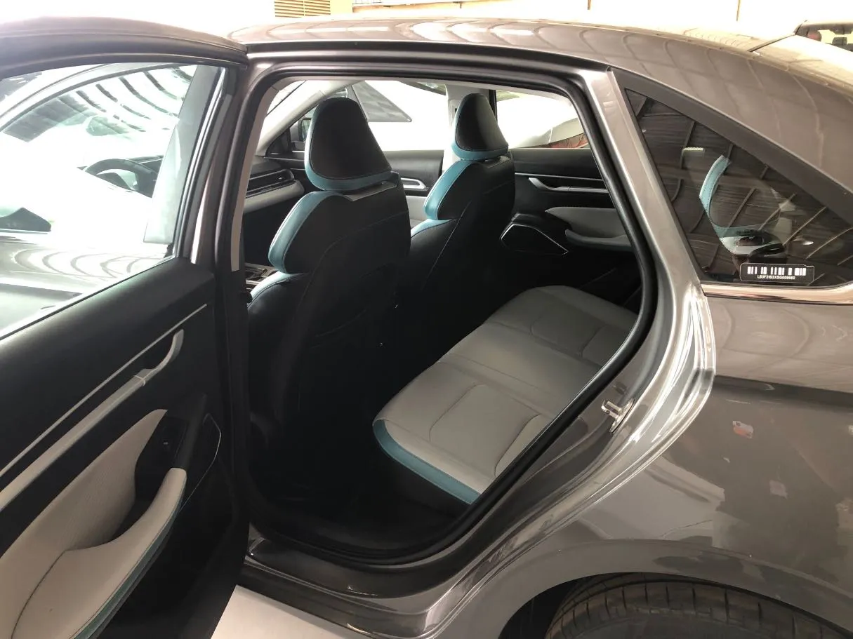 Car image 7