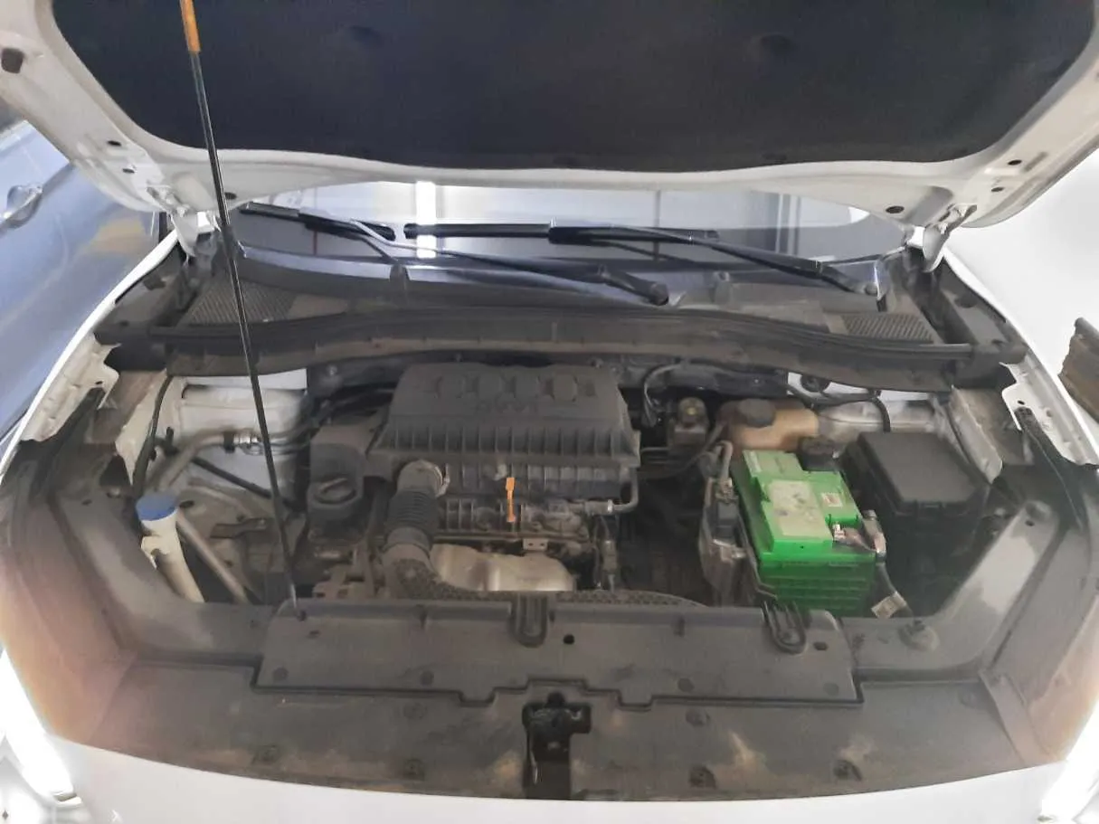Car image 19