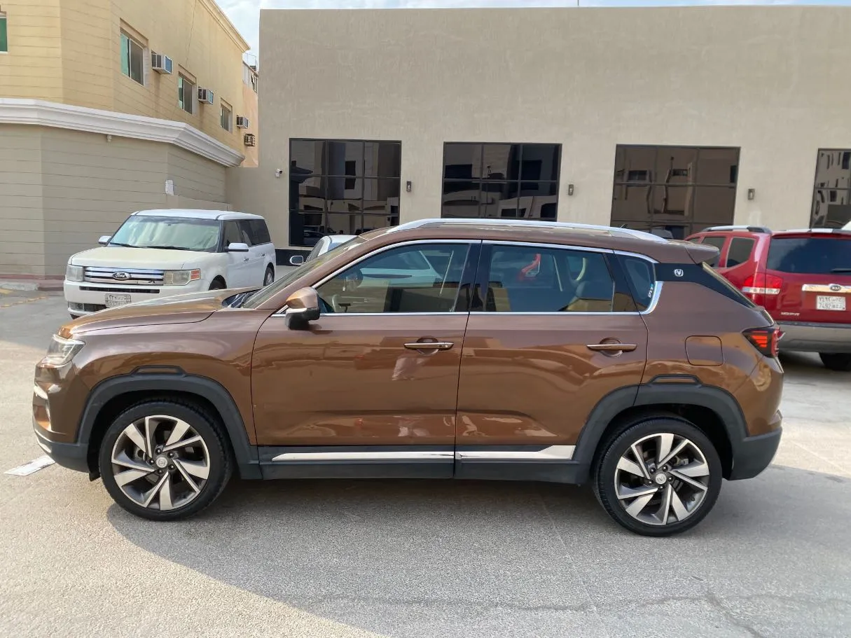 Car image 8