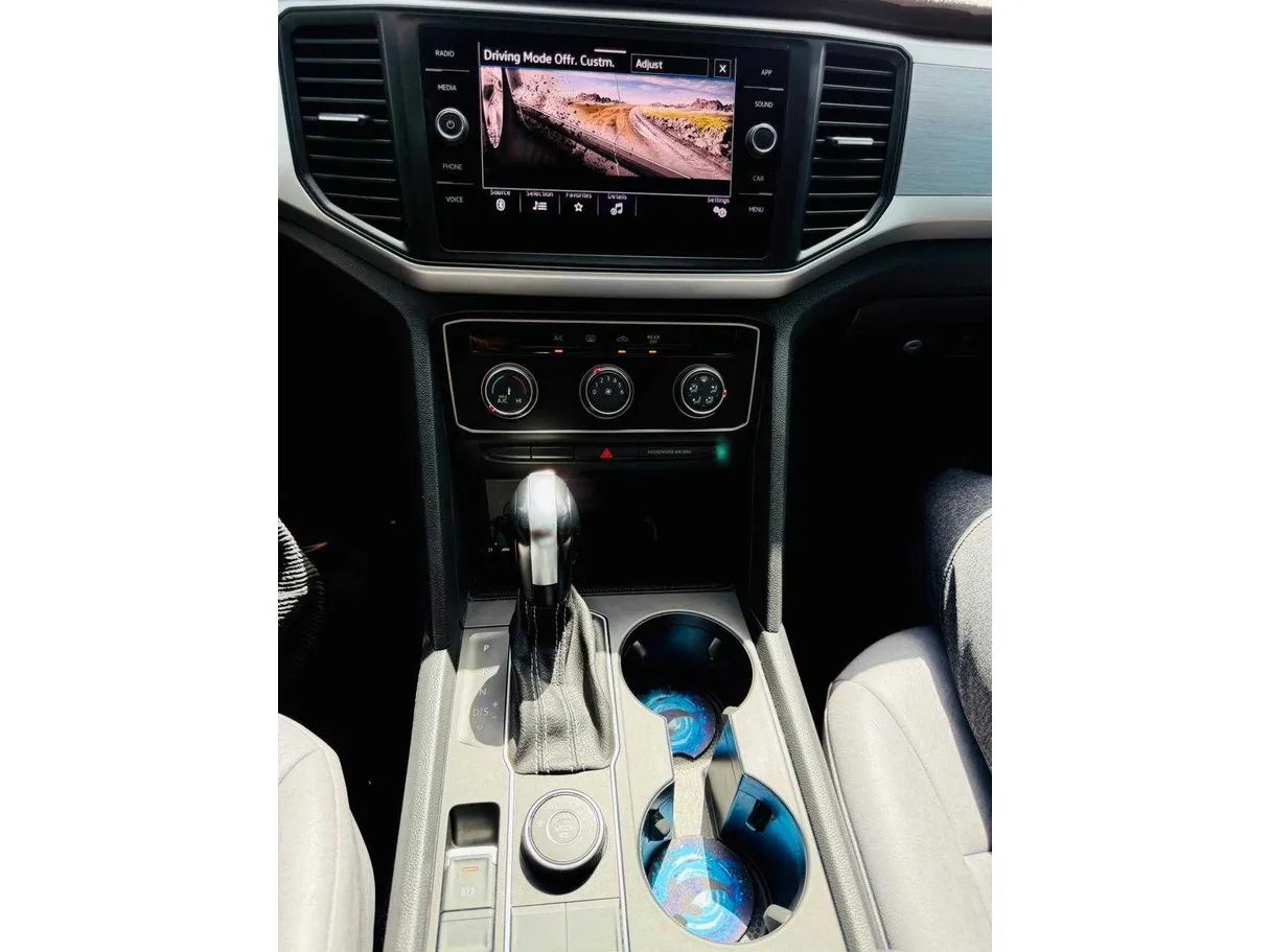Car image 20