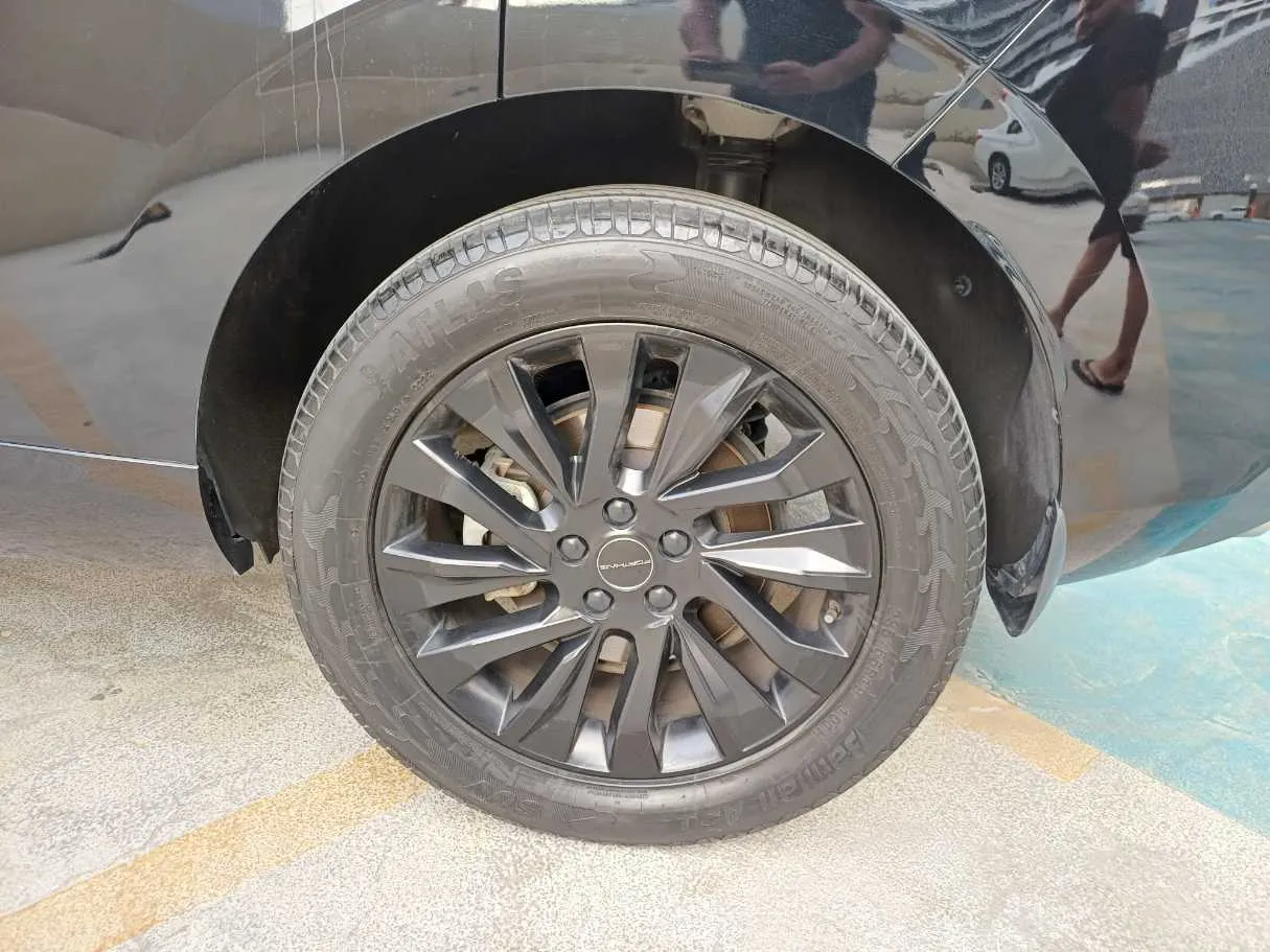 Car image 9