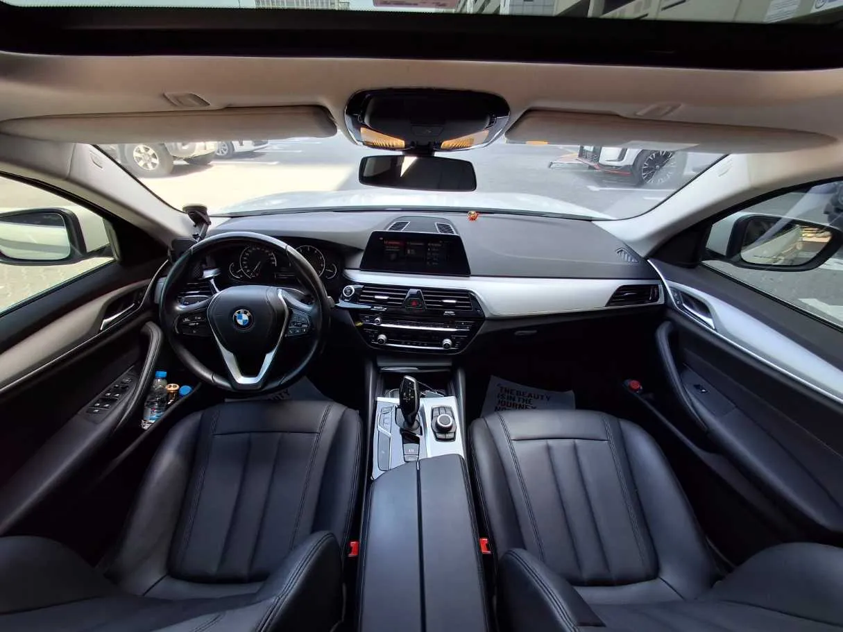 Car image 17
