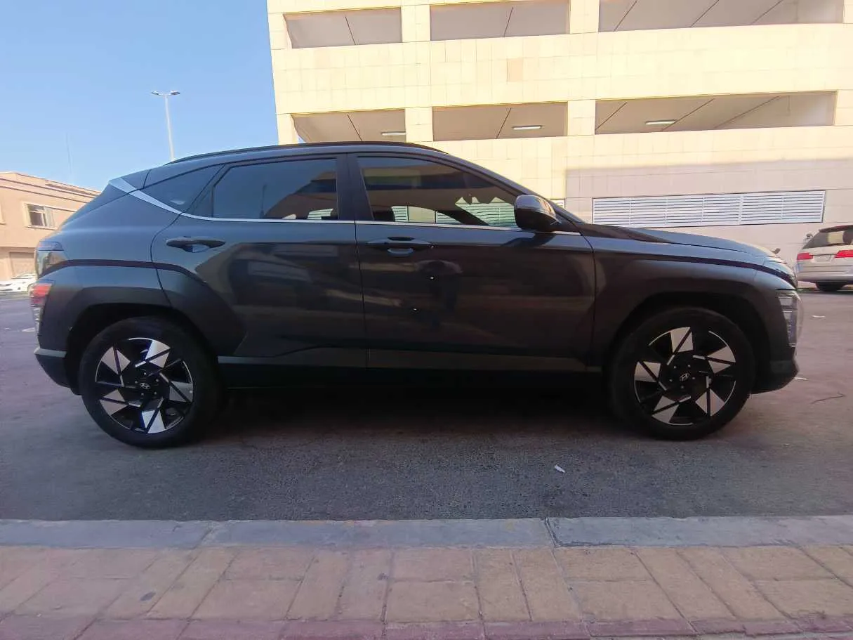 Car image 4