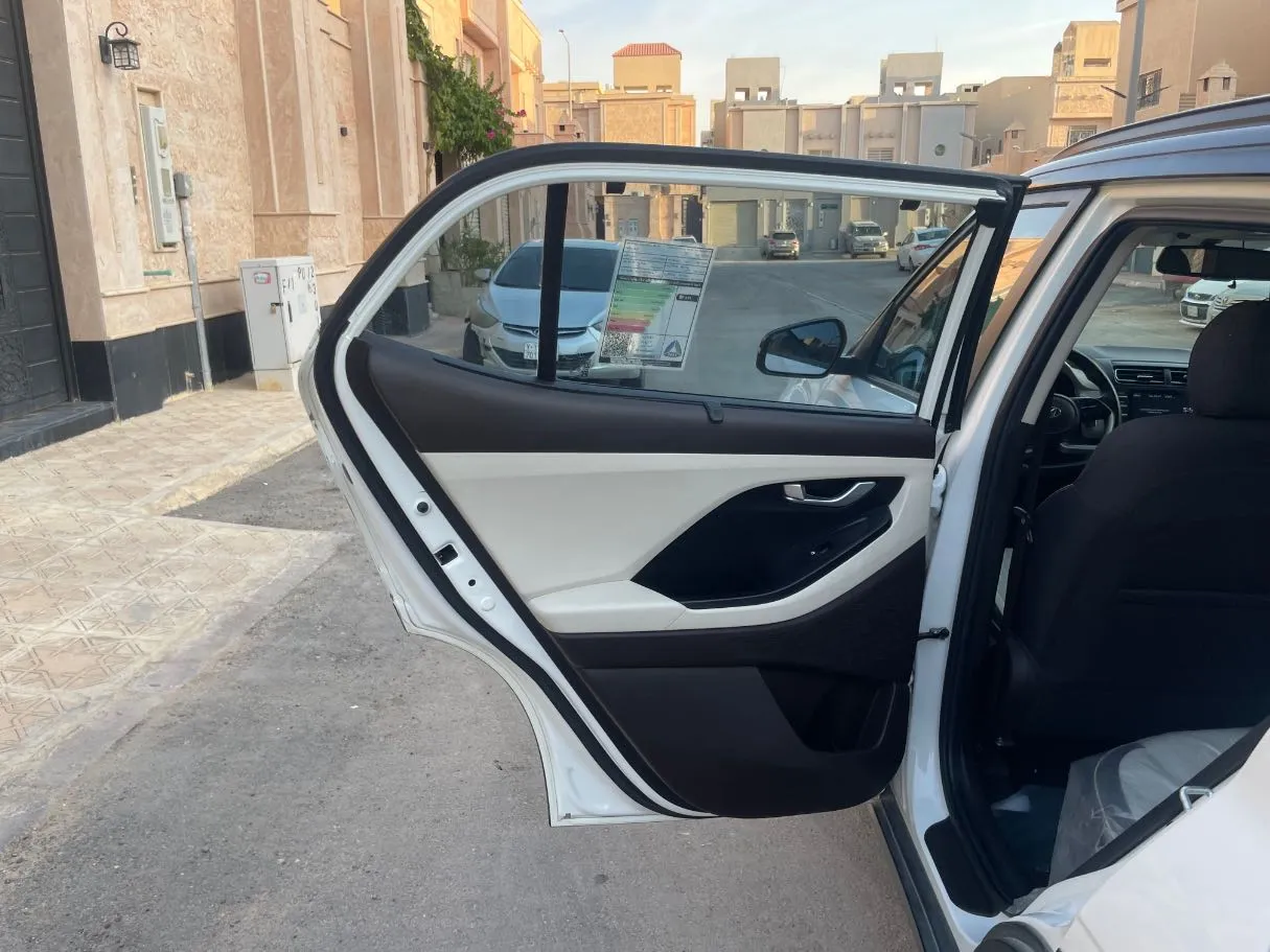 Car image 15