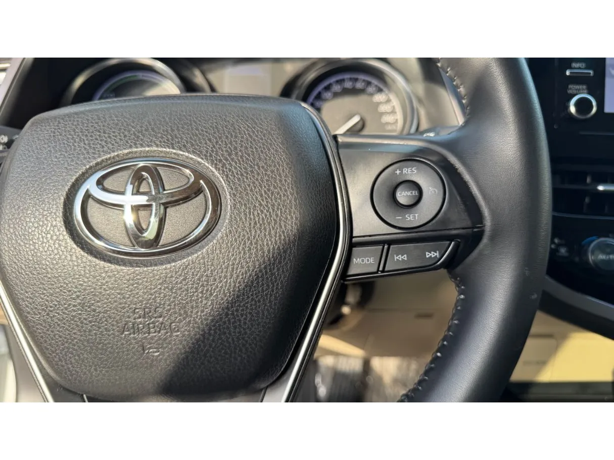 Car image 19