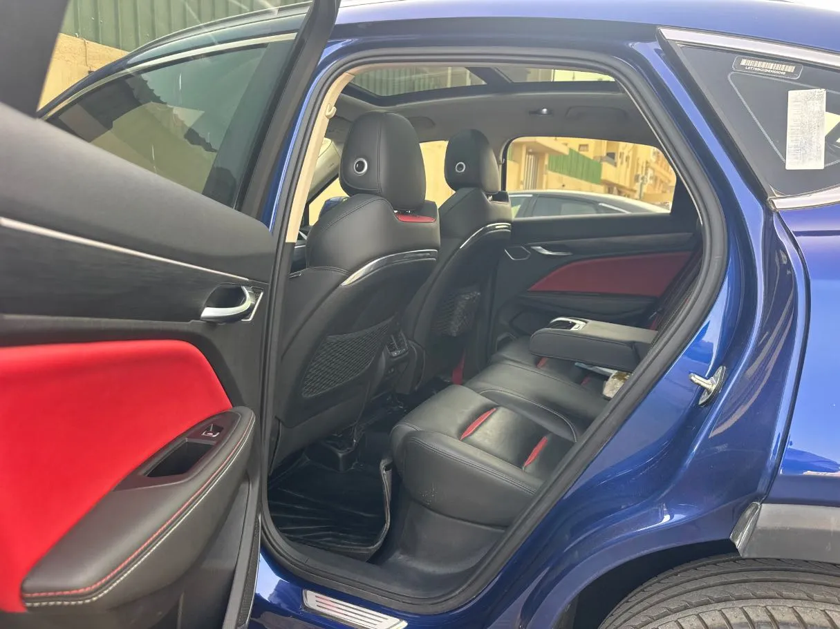 Car image 13