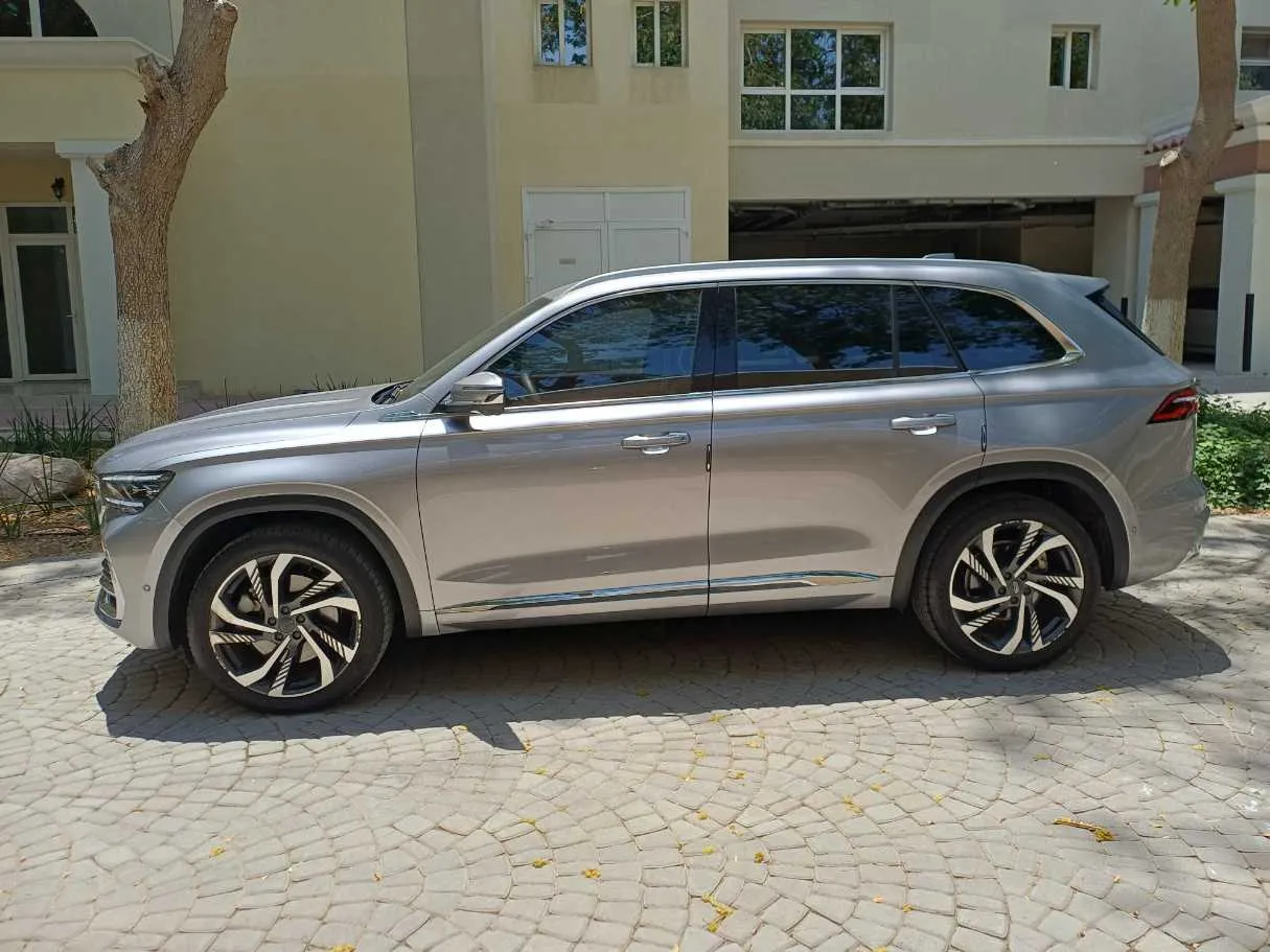 Car image 4