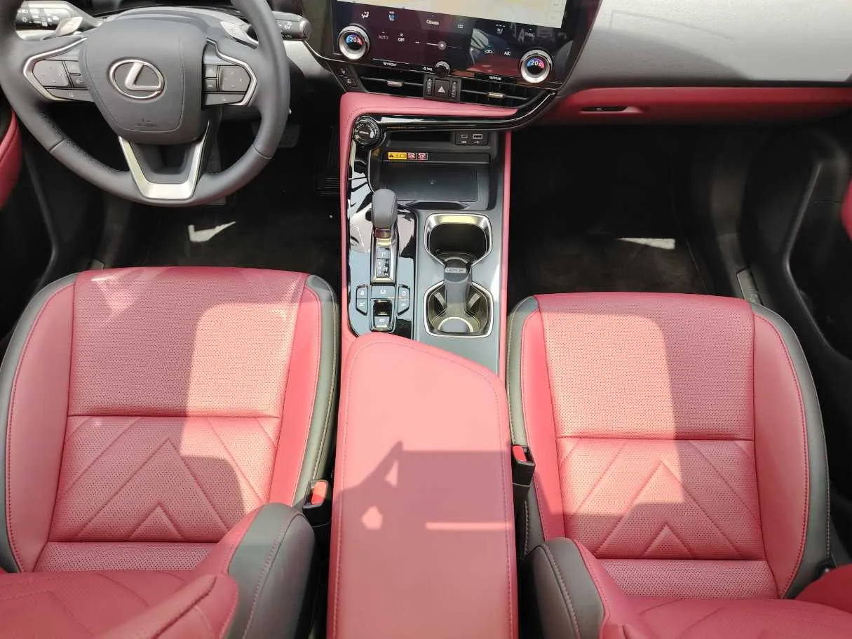 Car image 19