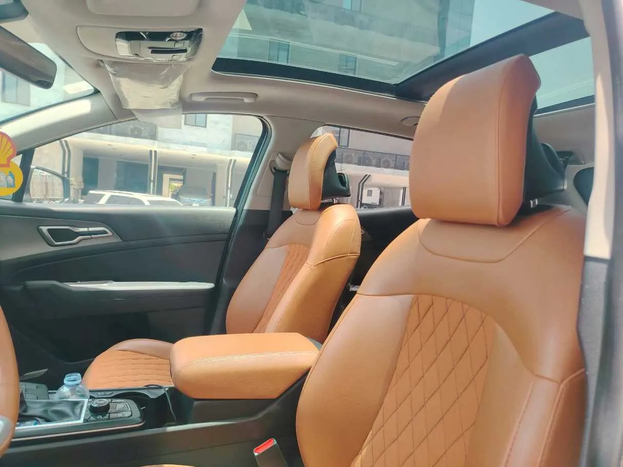 Car image 16