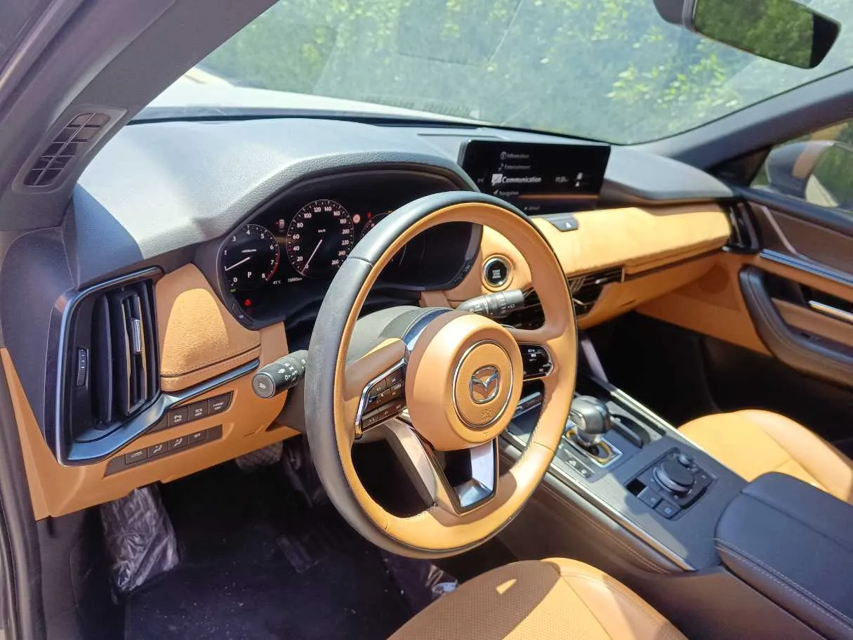 Car image 14