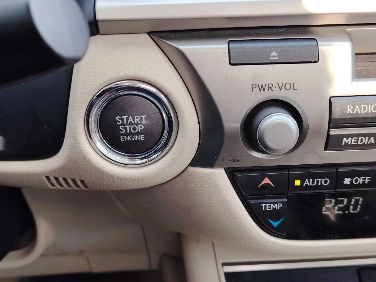 Car image 32