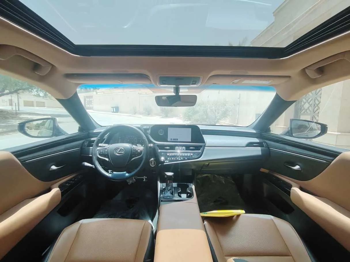 Car image 20