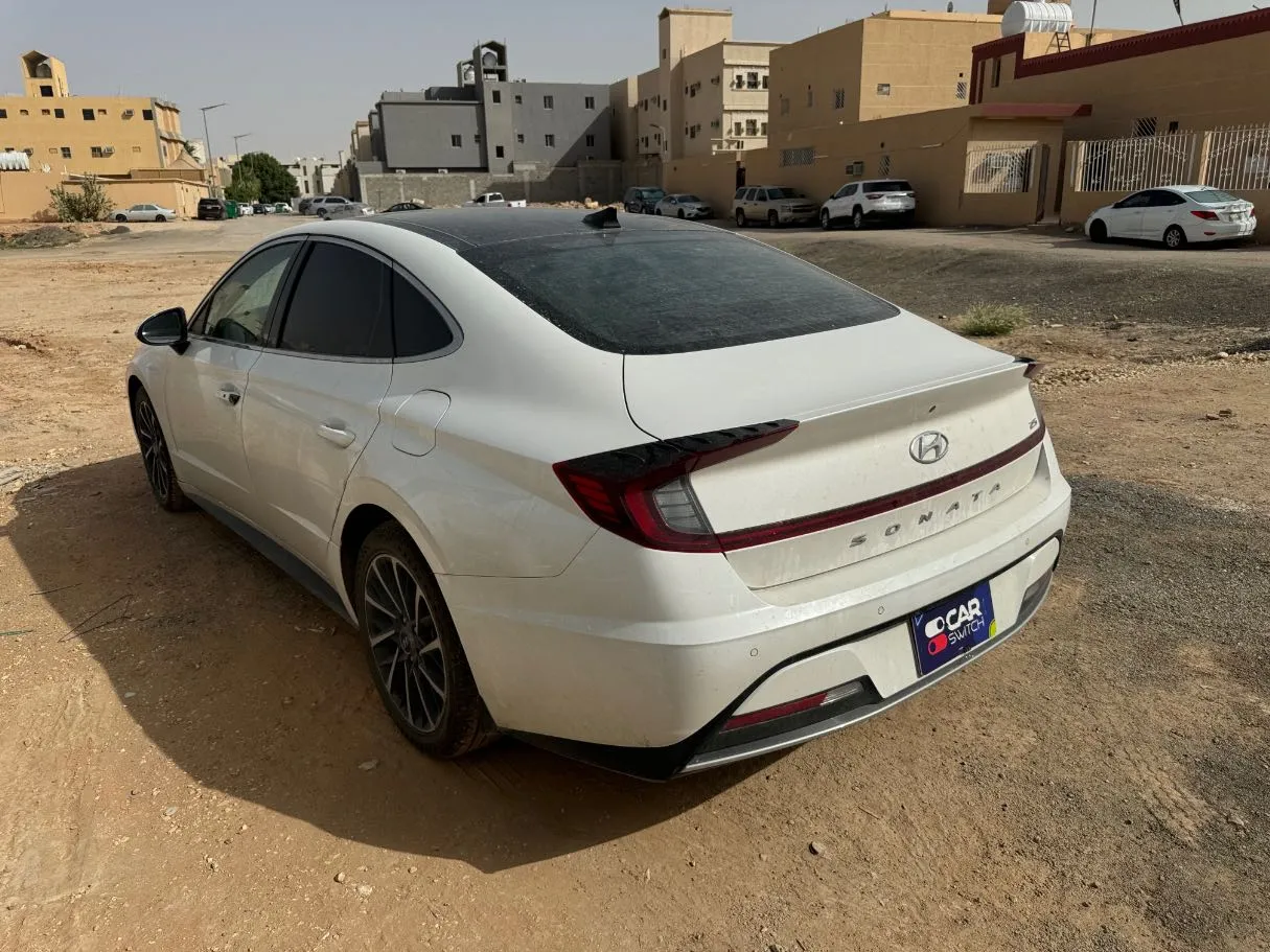 Car image 7