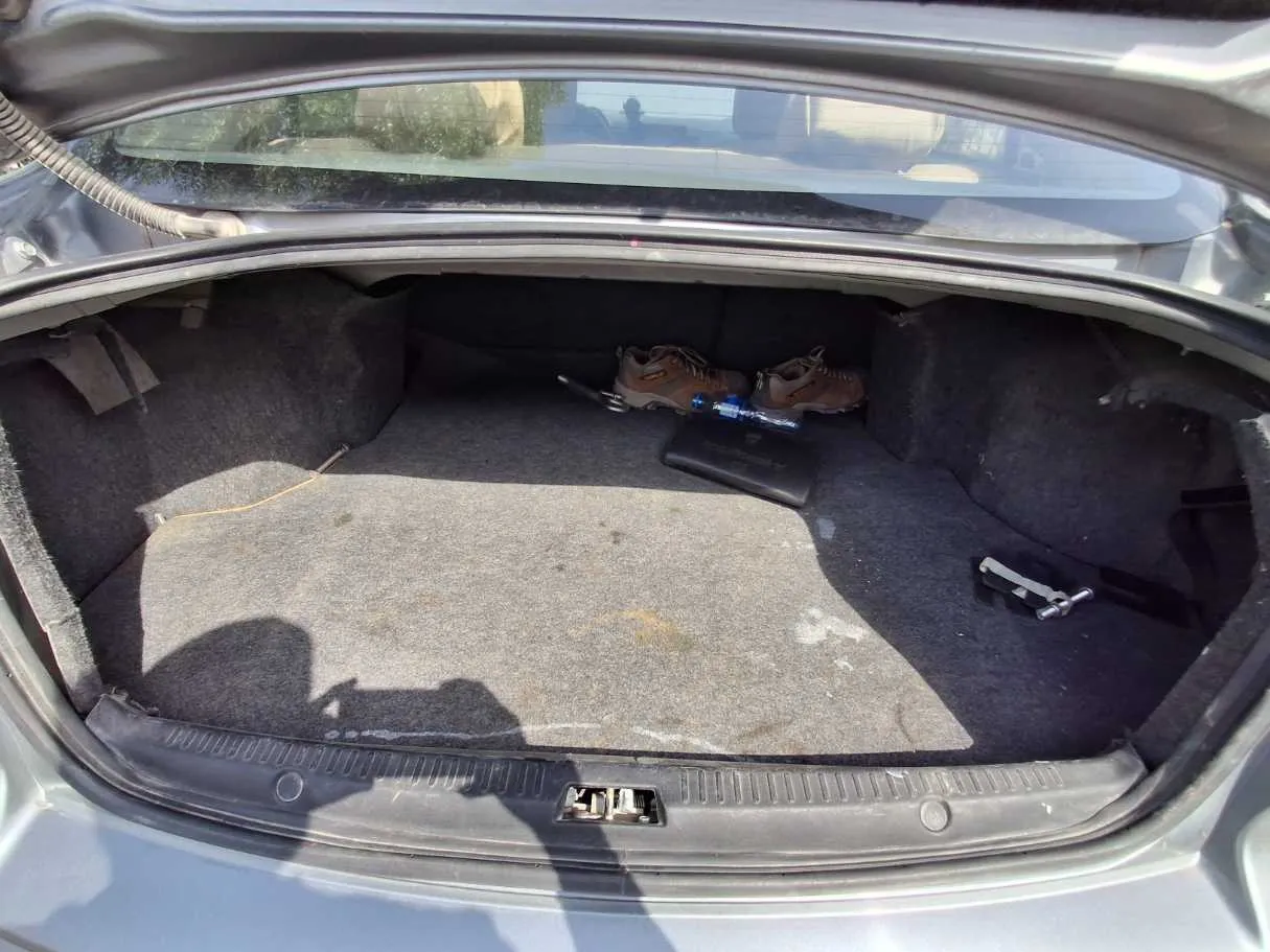 Car image 19