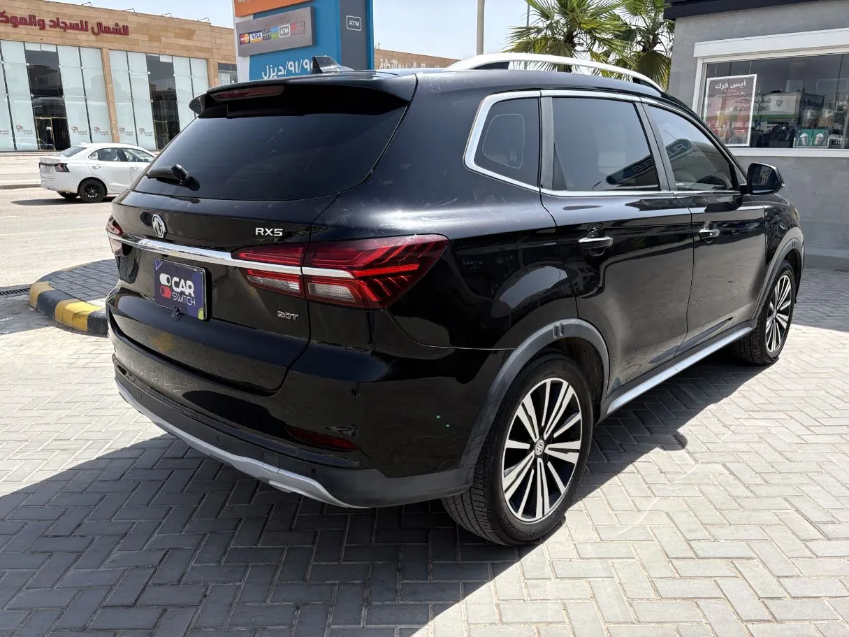 Car image 5