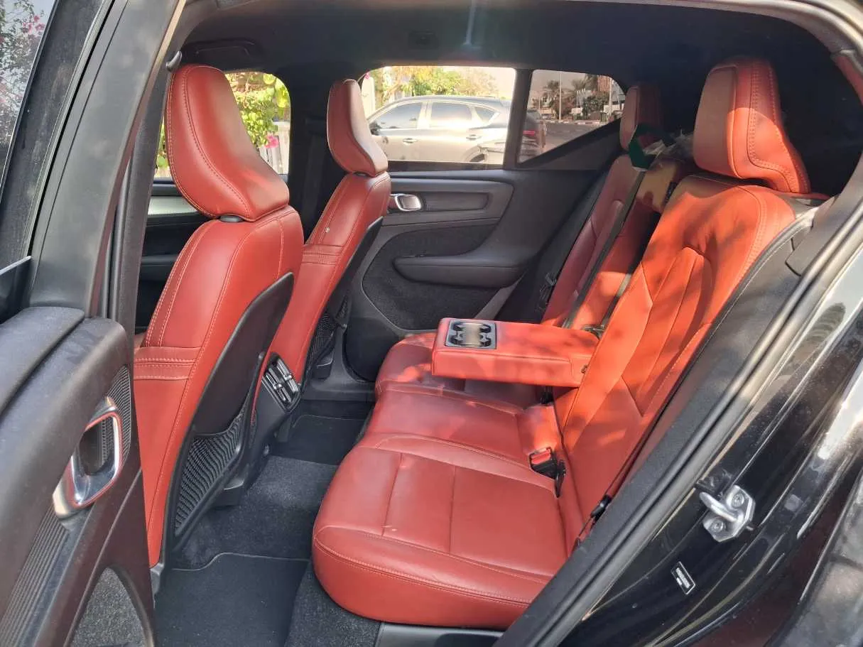 Car image 13