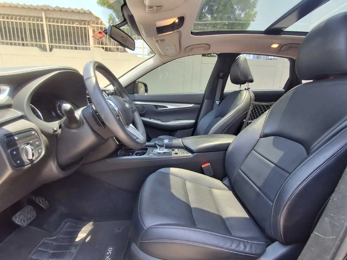 Car image 12
