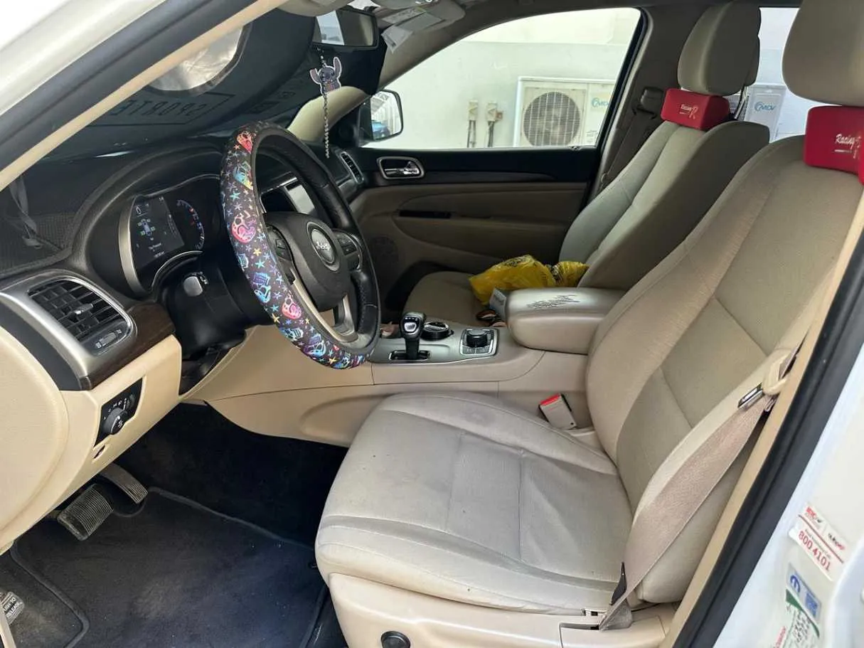 Car image 8
