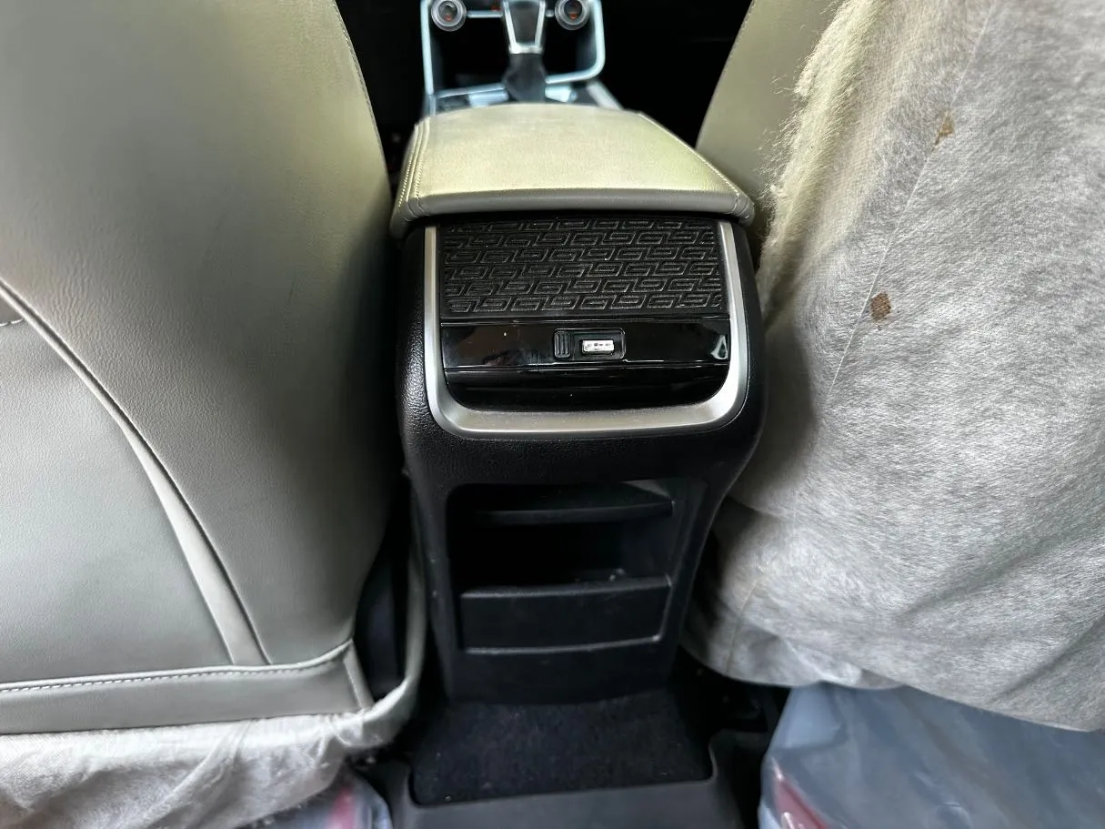Car image 24