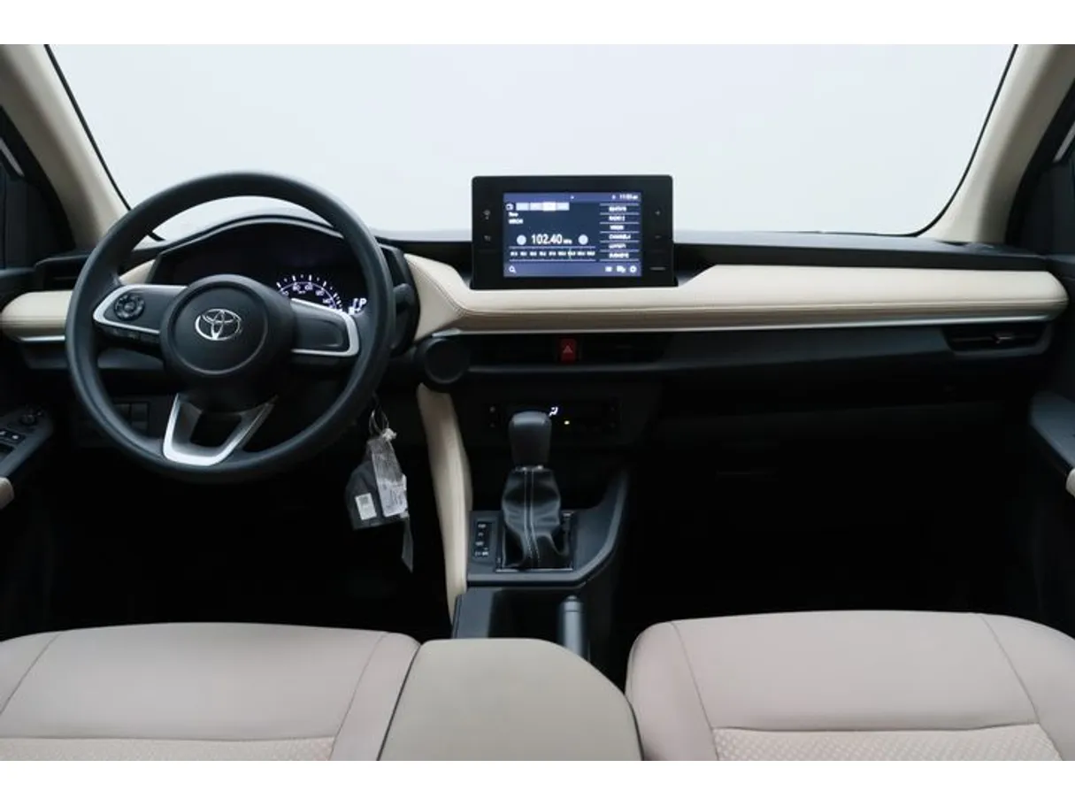 Car image 14