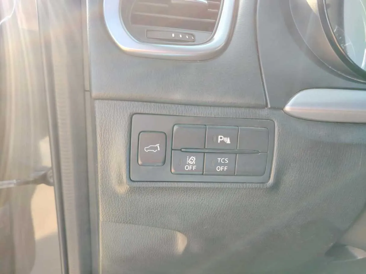 Car image 32