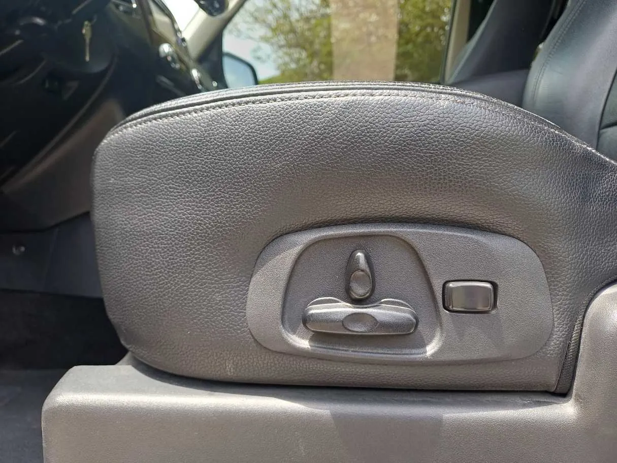 Car image 22