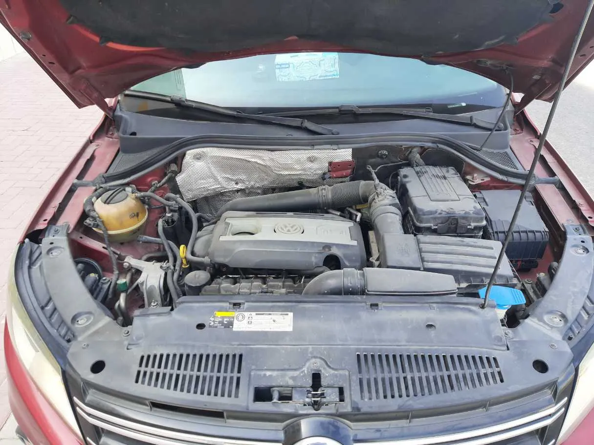 Car image 19
