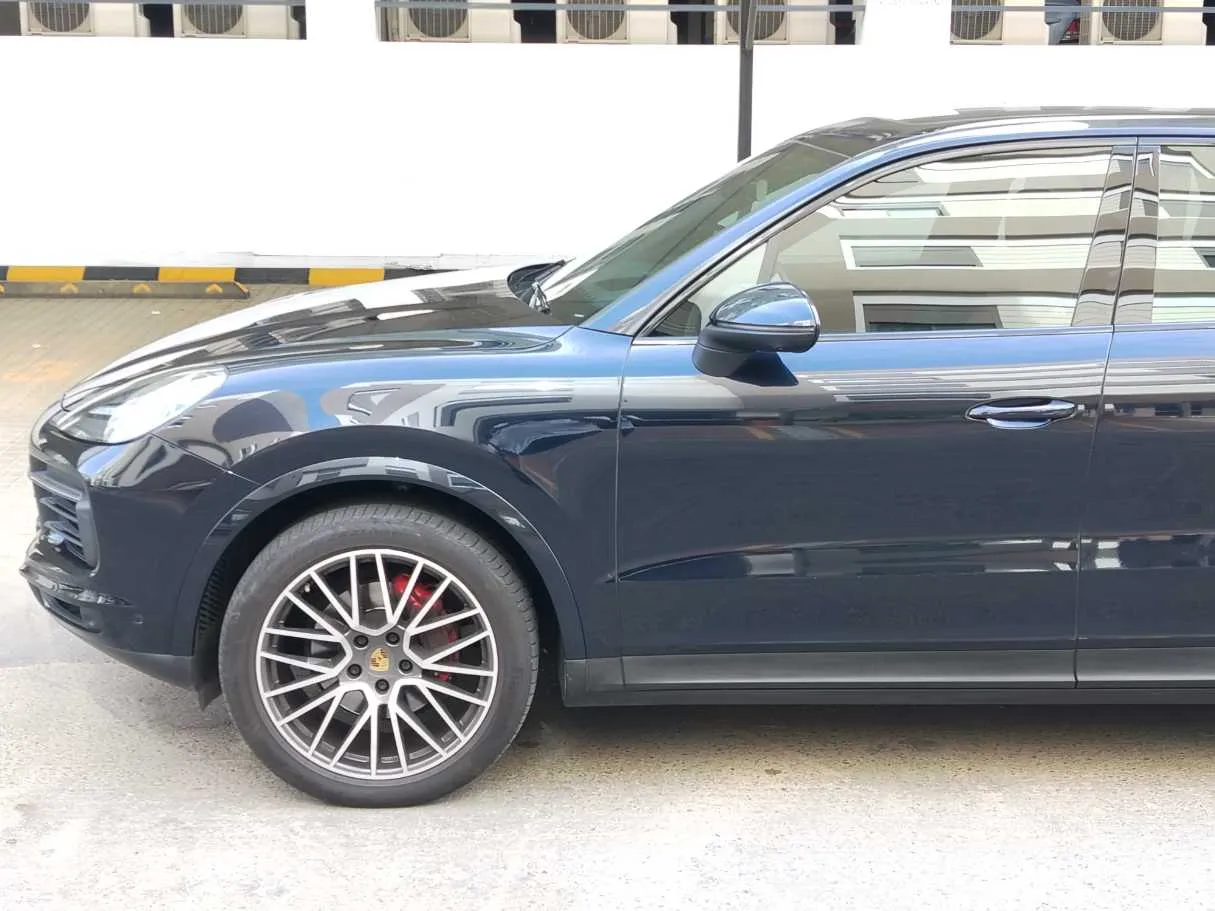 Car image 9