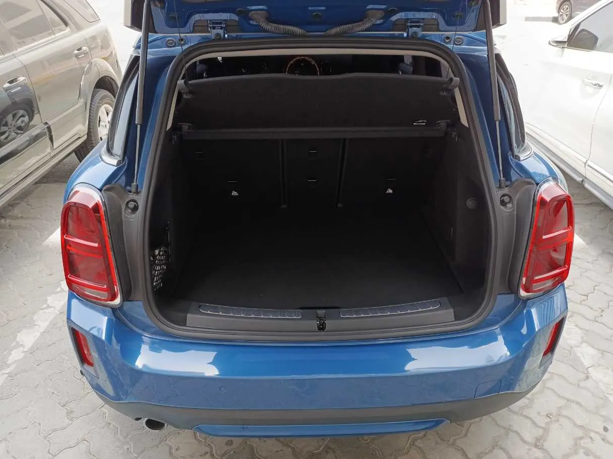 Car image 19