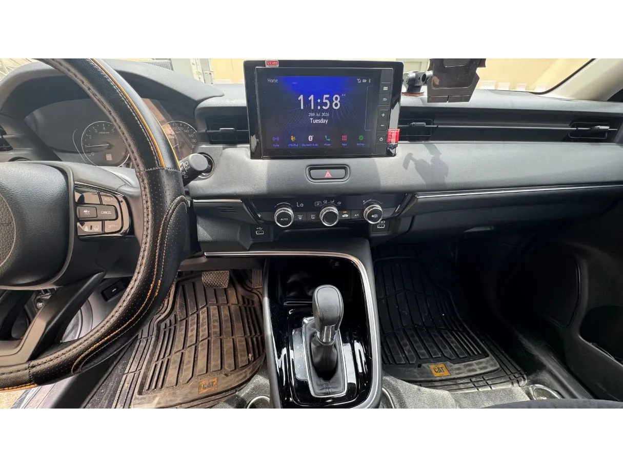Car image 16