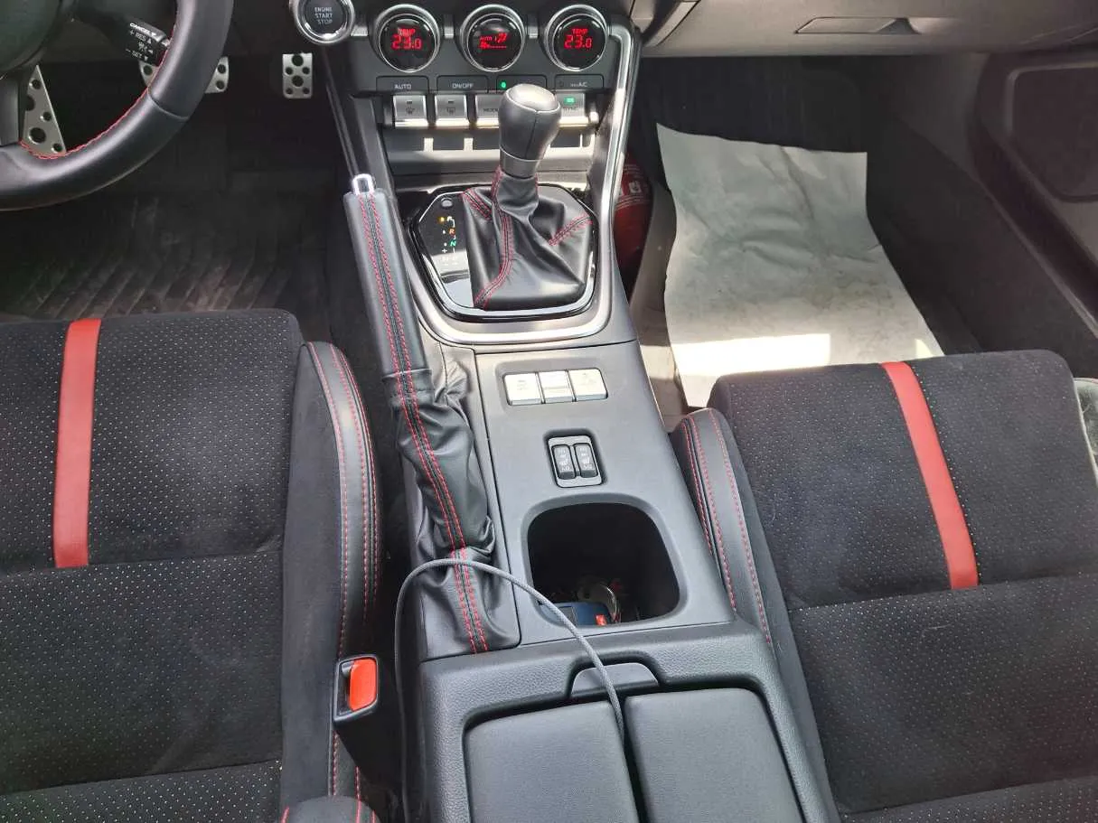 Car image 14
