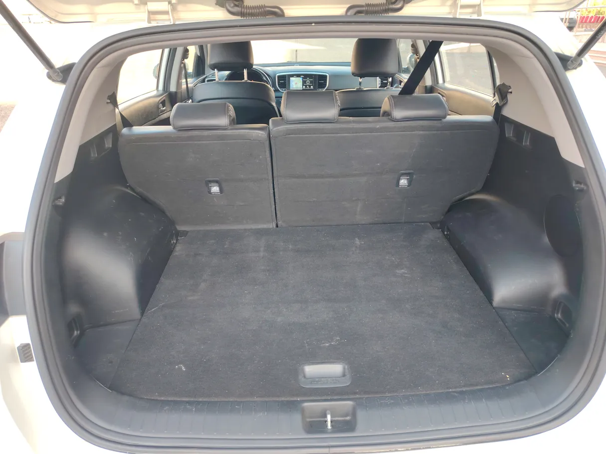 Car image 26
