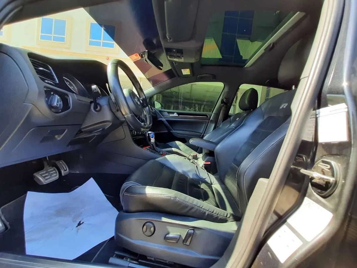 Car image 12