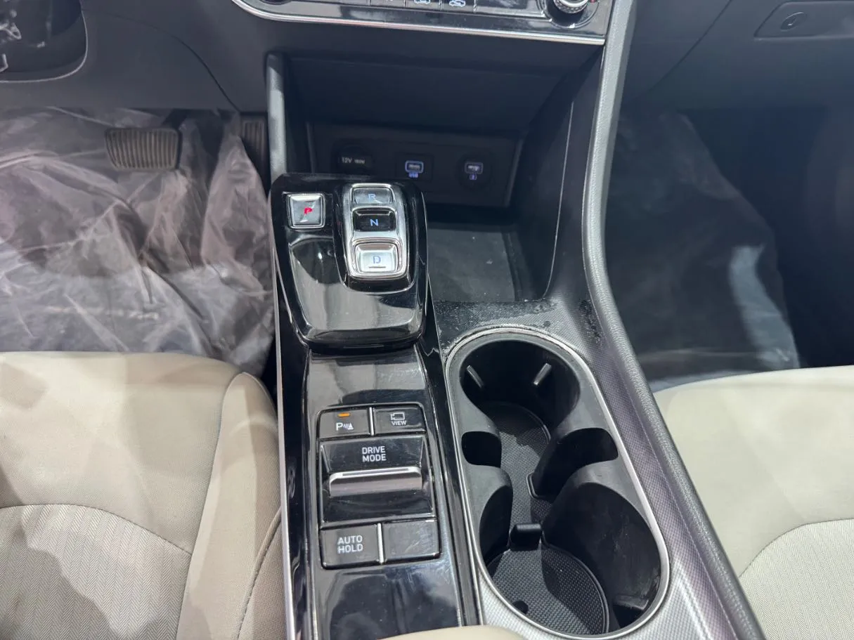 Car image 15