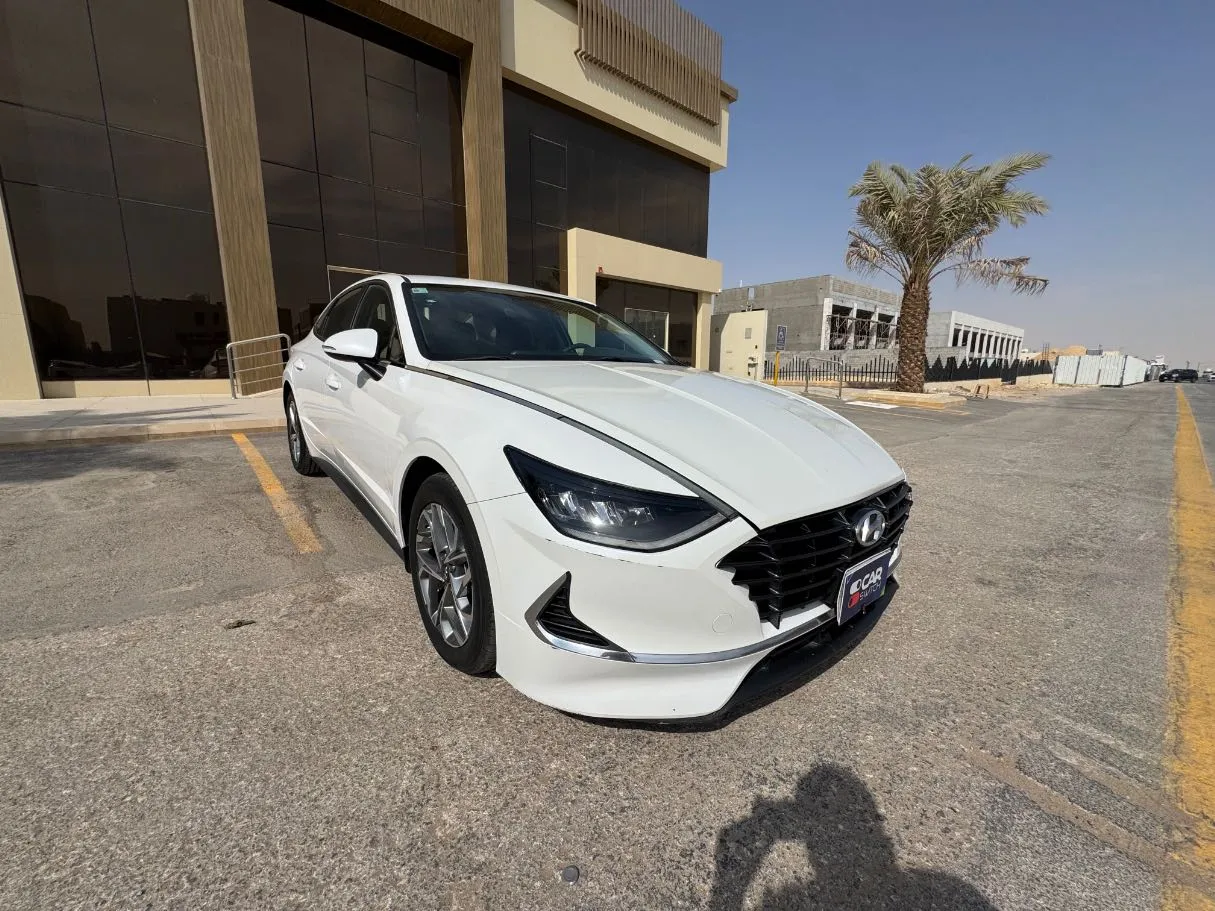 Car image 3