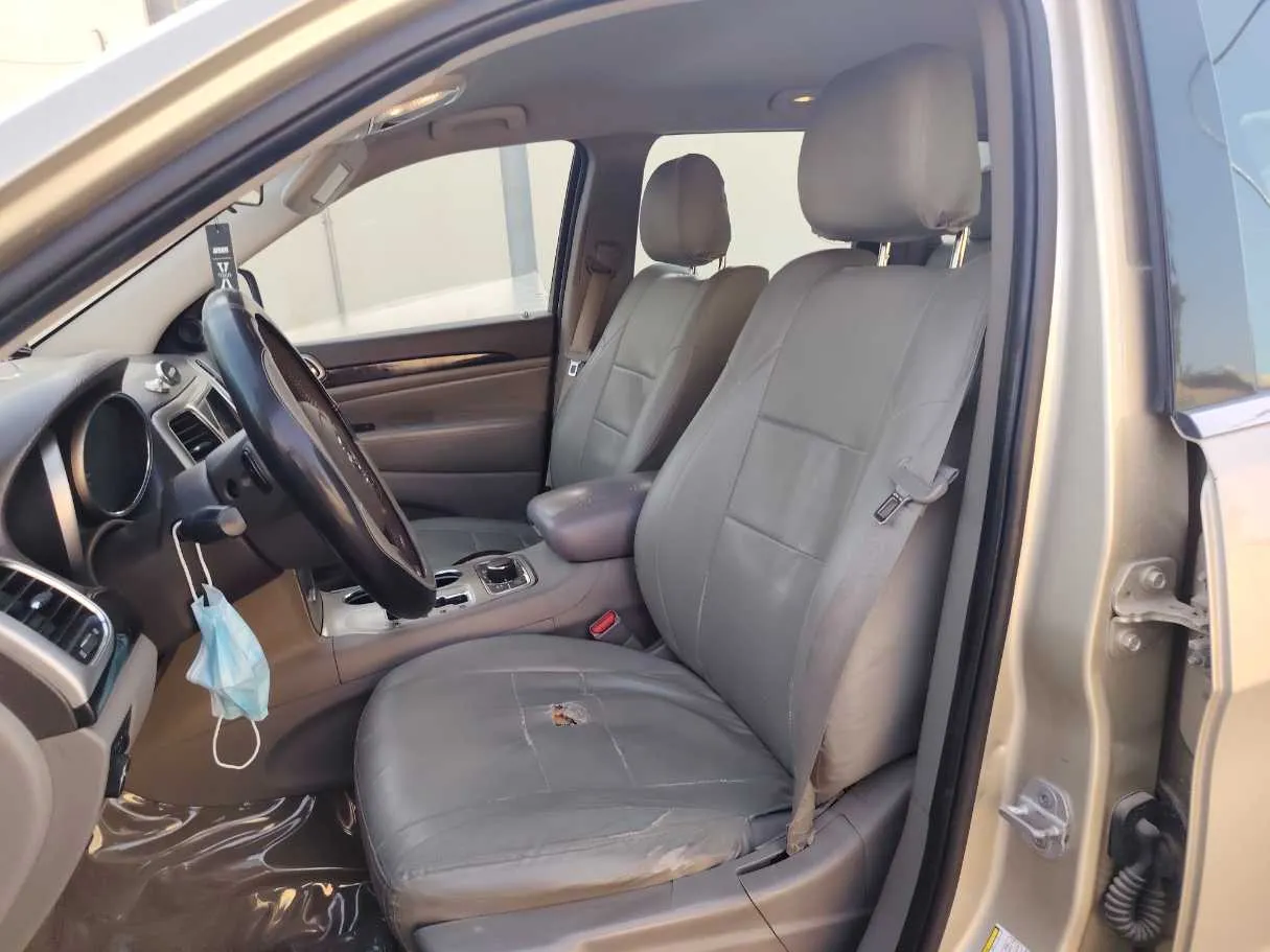 Car image 12