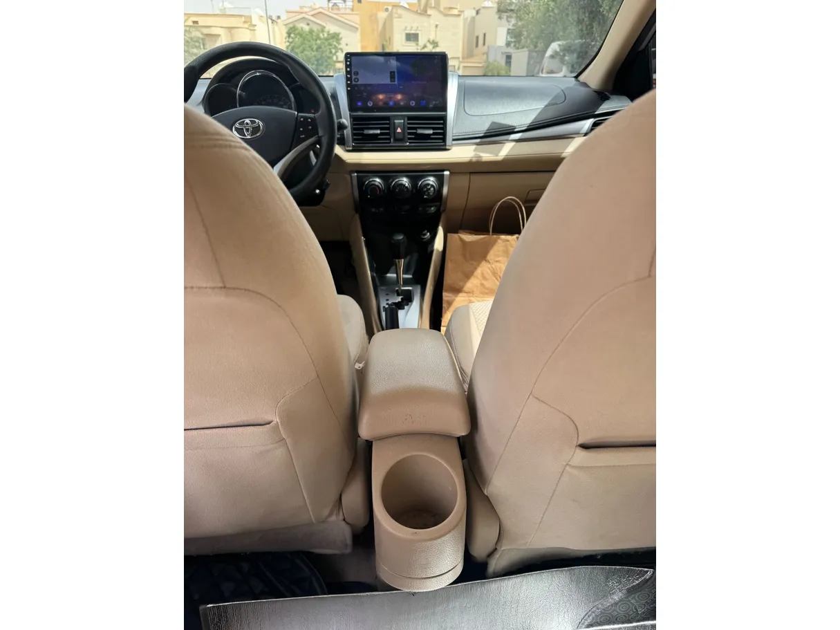 Car image 19