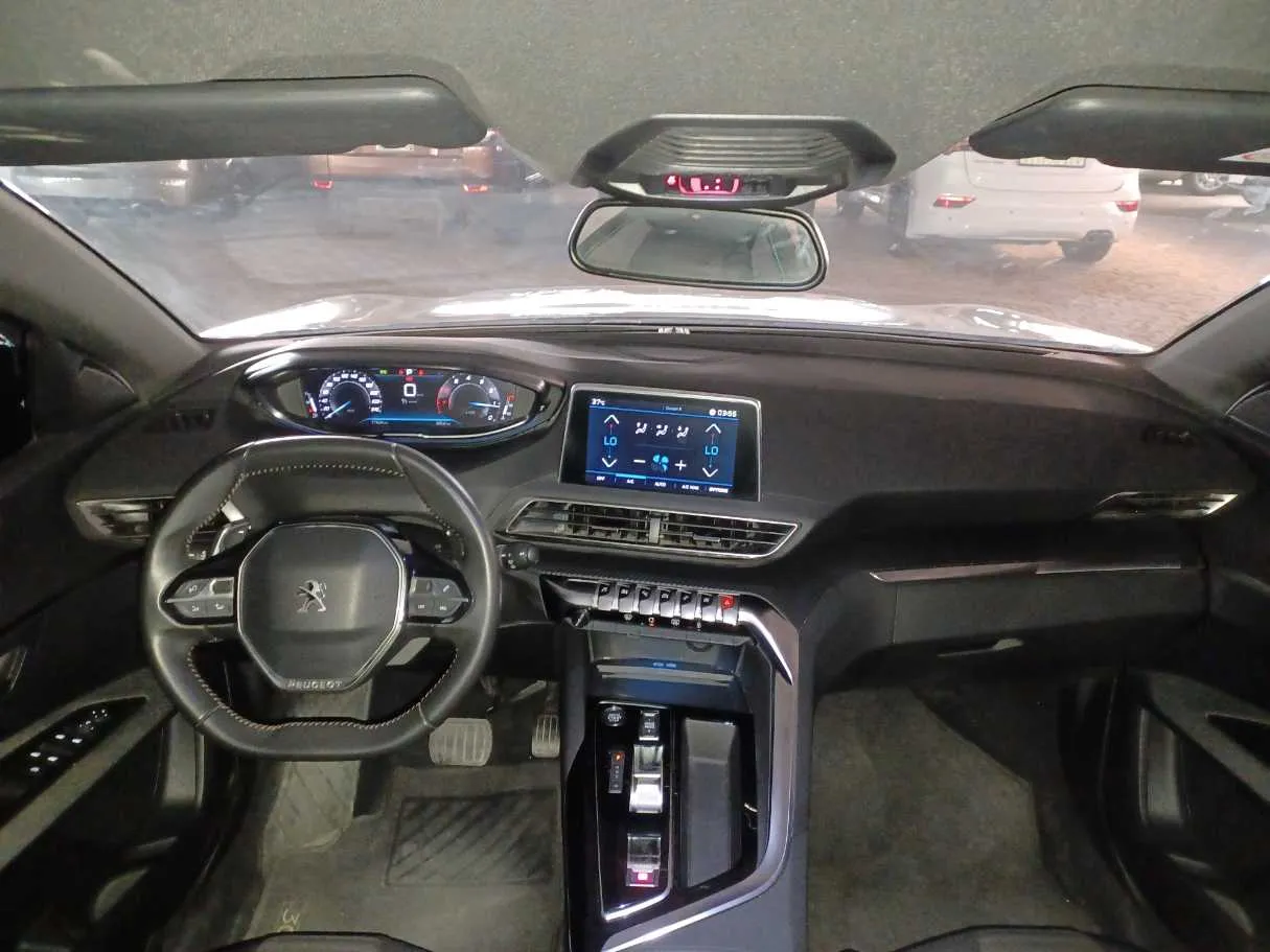 Car image 13