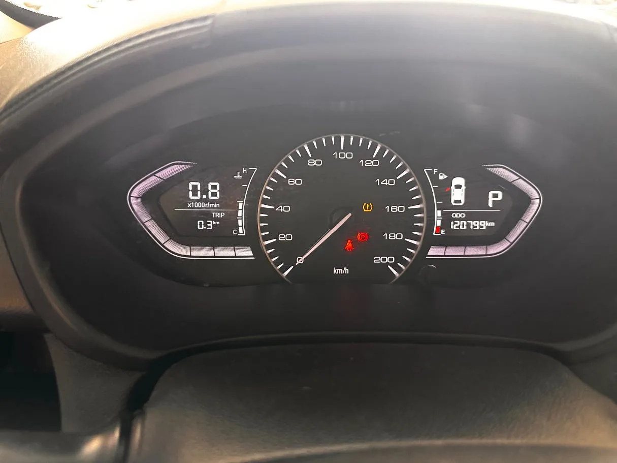 Car image 13